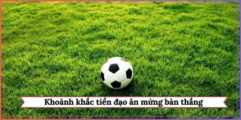 Khoảnh khắc tiền đạo ăn mừng bàn thắng đầy cảm xúc